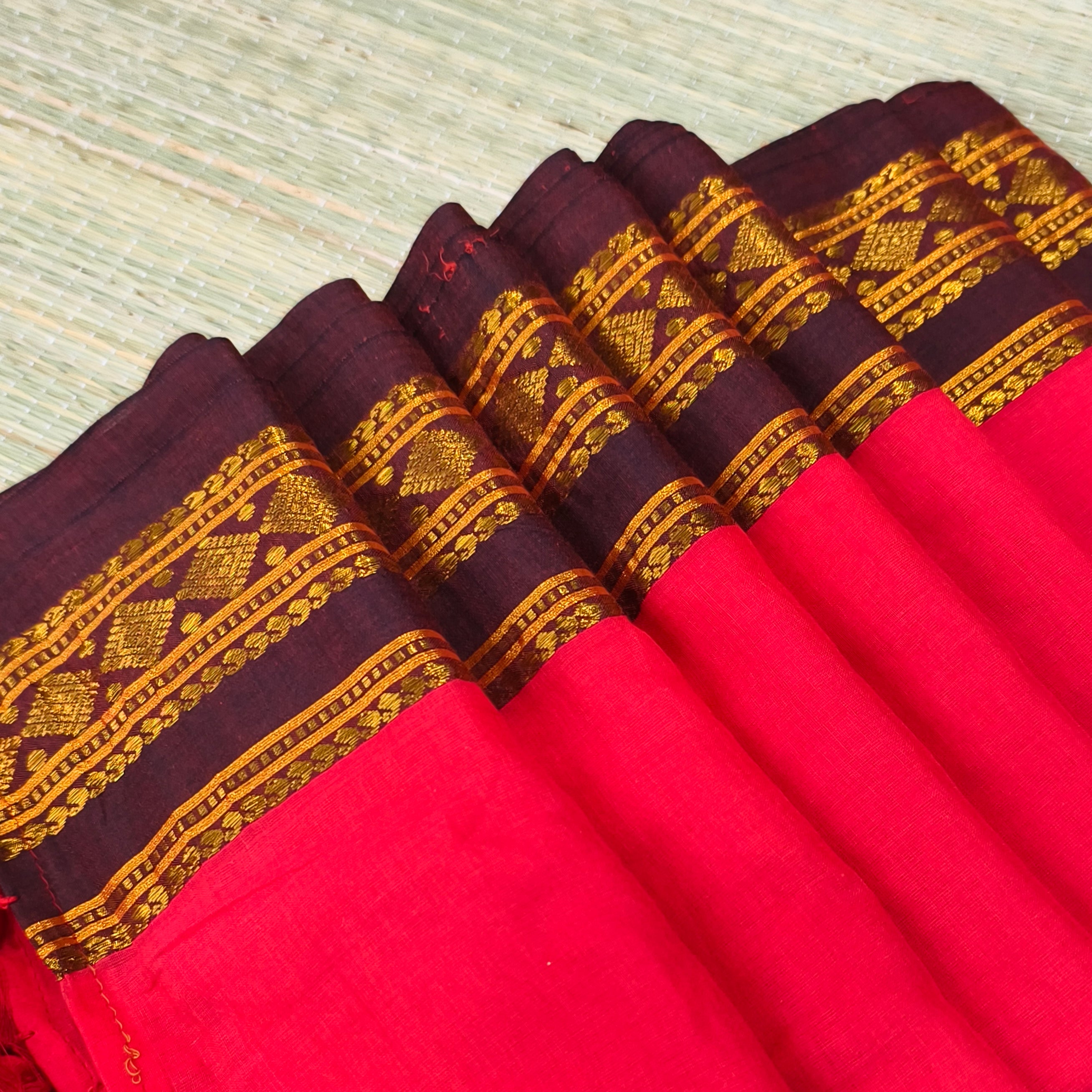 Mul cotton saree with Kanchi border