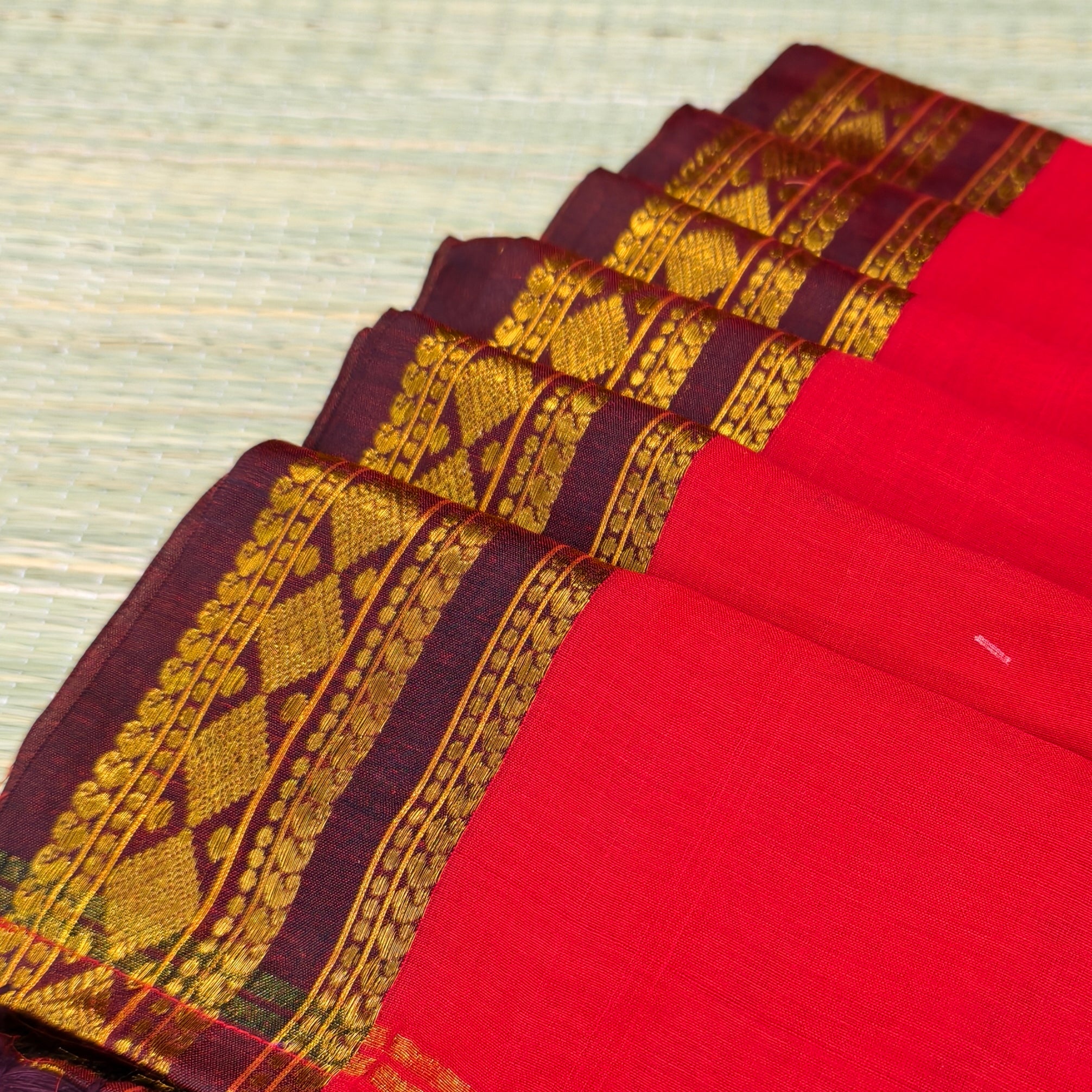 Mul cotton saree with Kanchi border
