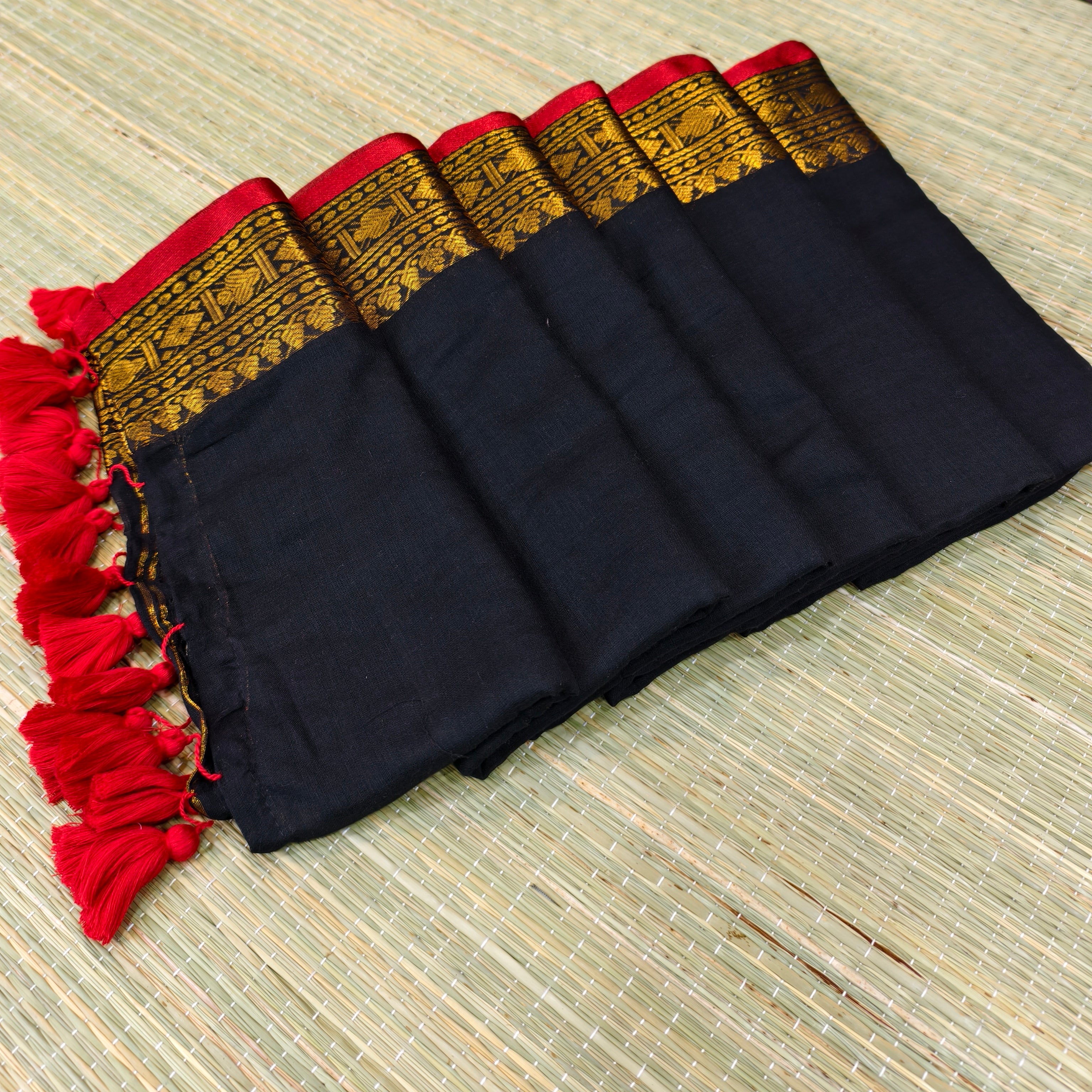 Mul cotton saree with Kanchi border