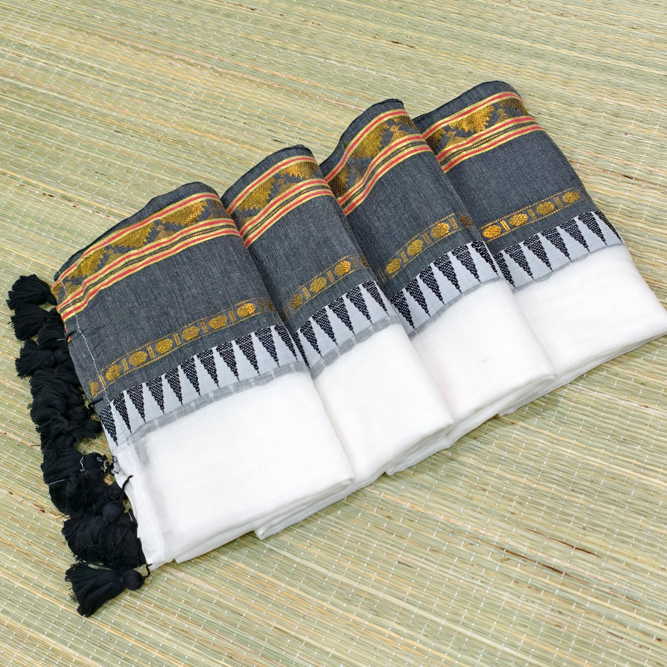 Mul cotton saree with black Kanchi border