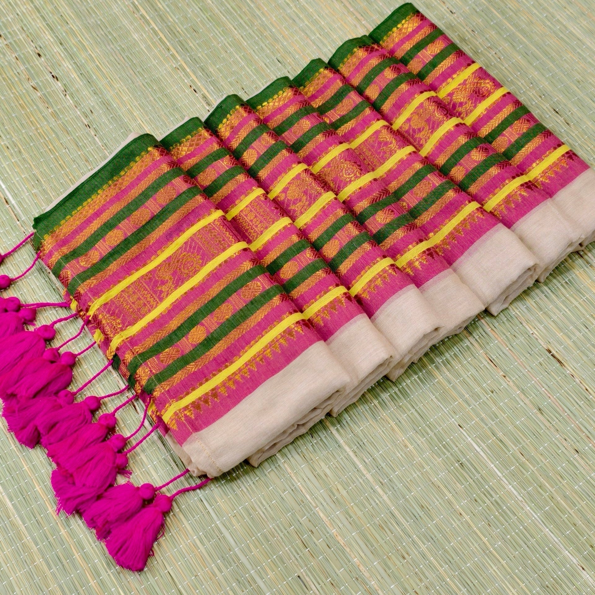 Mul cotton saree with kanchi border
