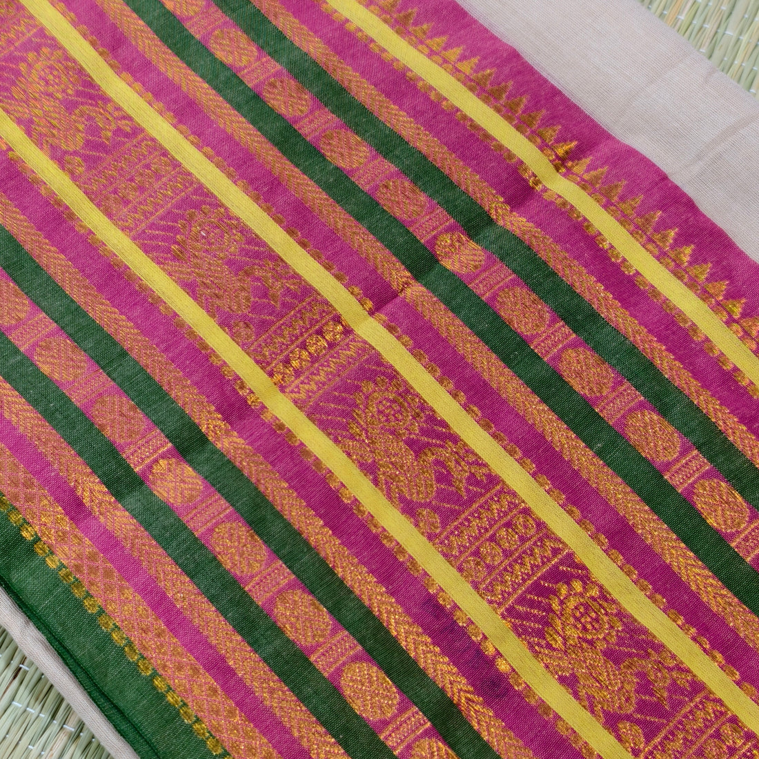 Mul cotton saree with kanchi border