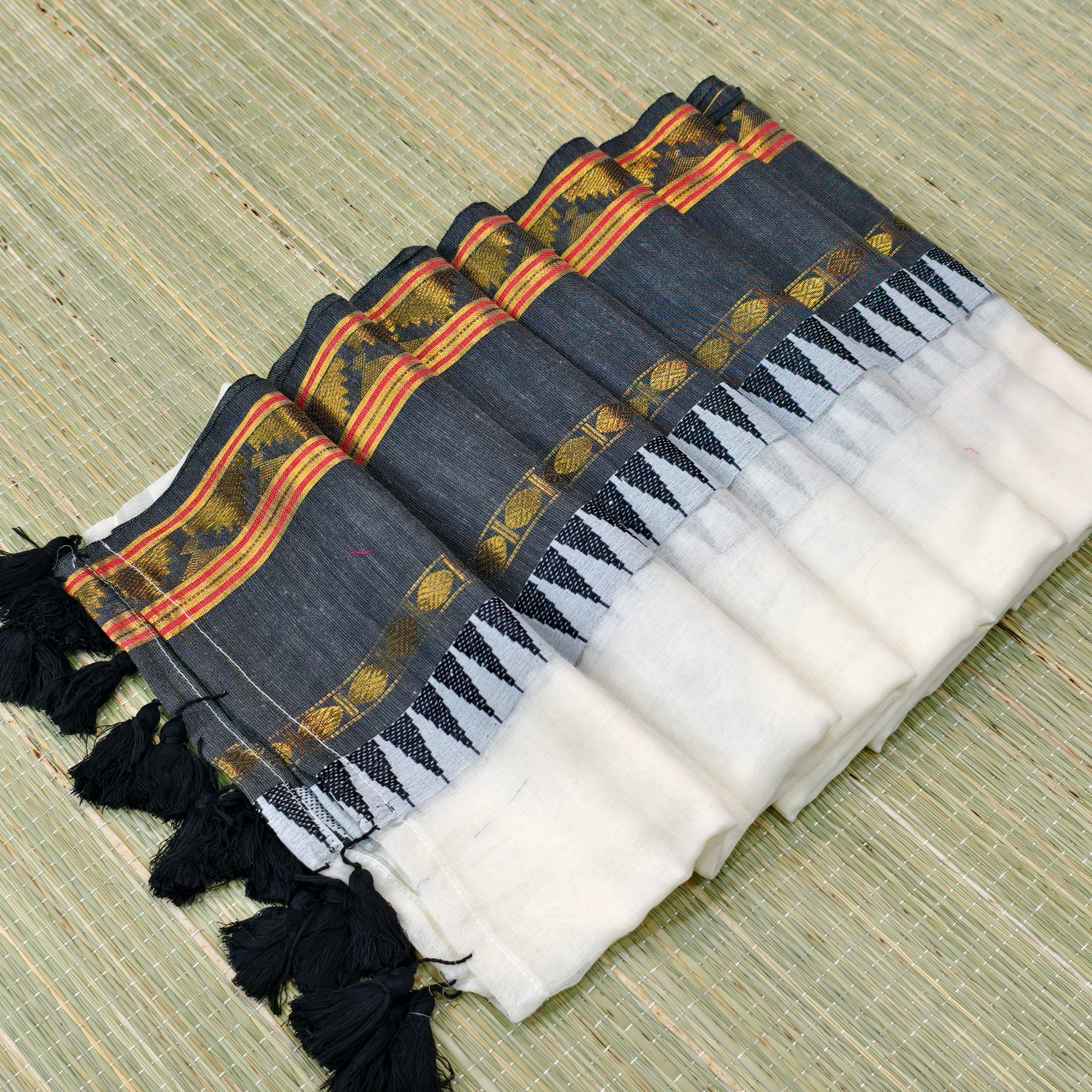 Mul cotton saree with black Kanchi border