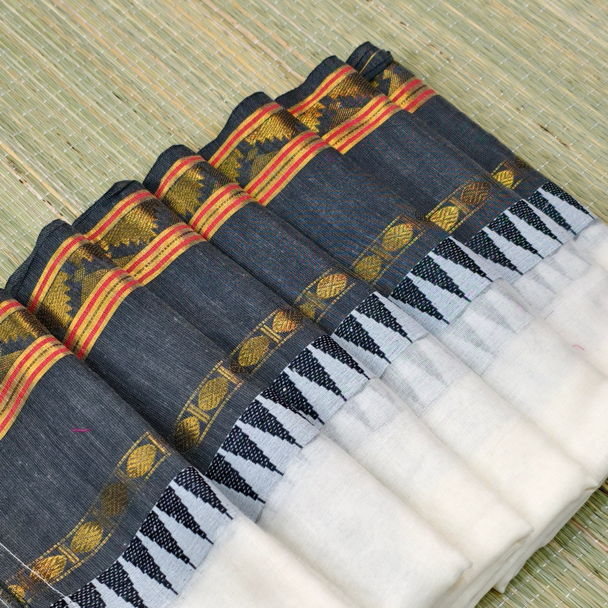 Mul cotton saree with black Kanchi border