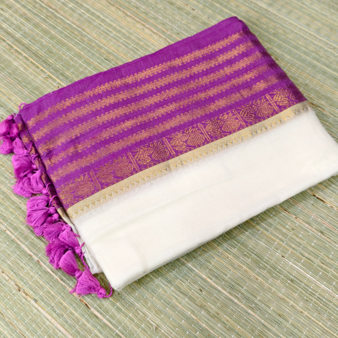 Mul cotton saree with kanchi border