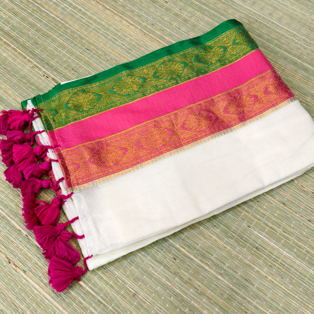 Mul cotton saree with kanchi gap border