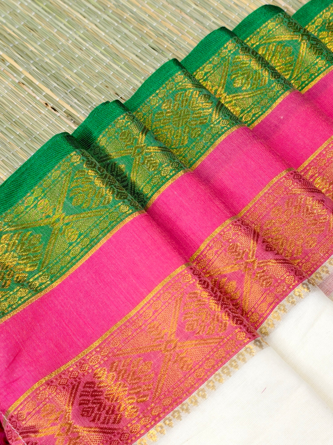 Mul cotton saree with kanchi gap border