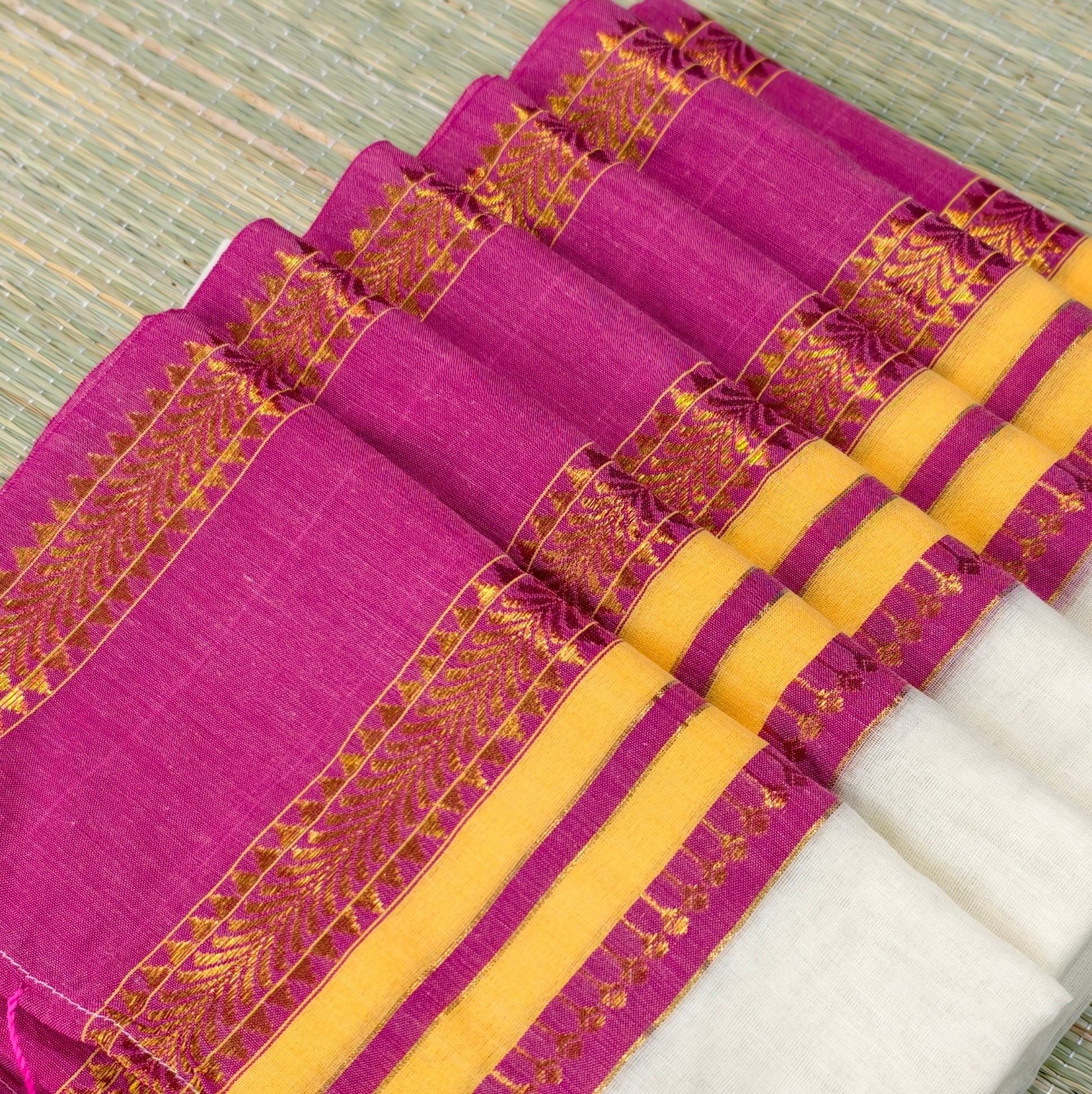 Mul cotton saree with big kanchi gap border