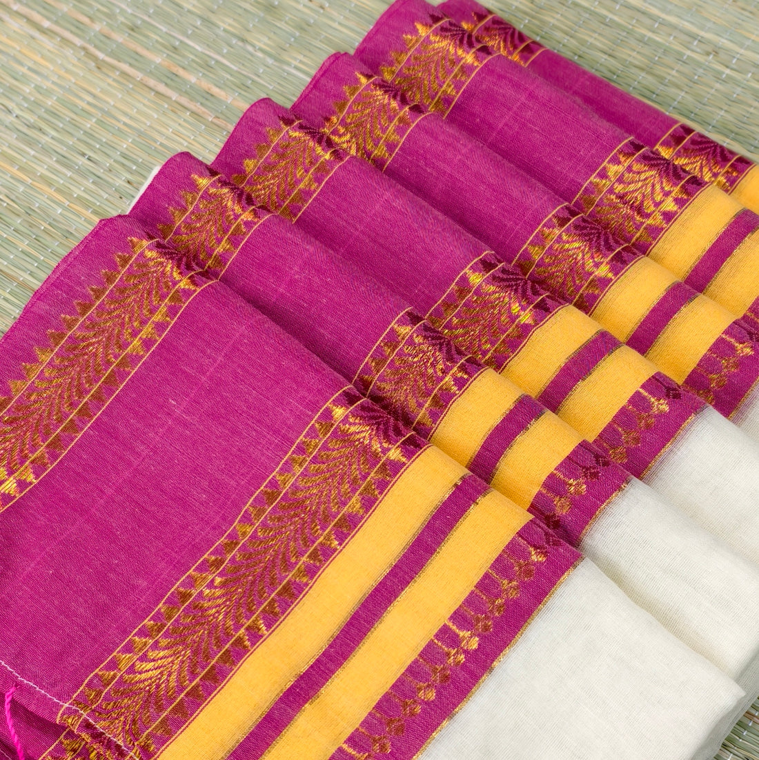 Mul cotton saree with big kanchi gap border