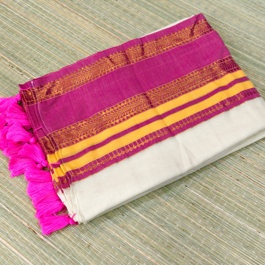 Mul cotton saree with big kanchi gap border