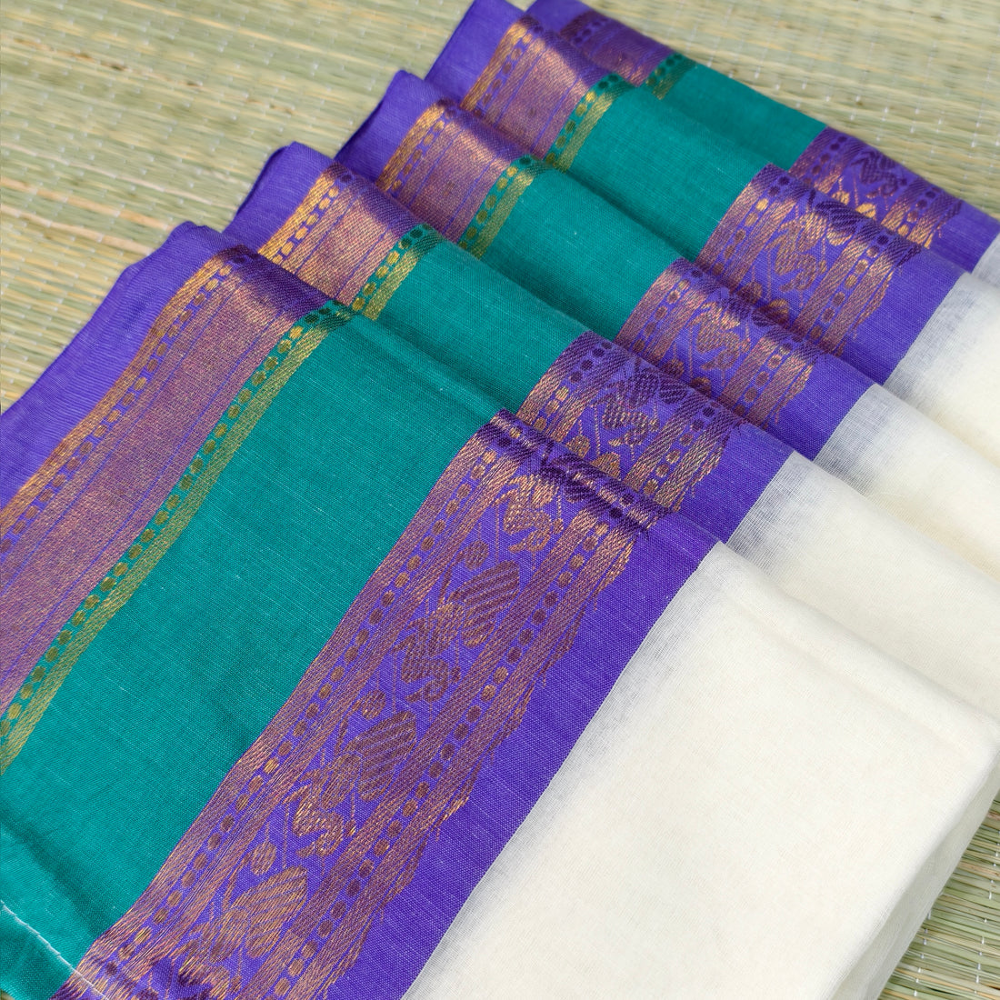 Mul cotton saree with gap kanchi border