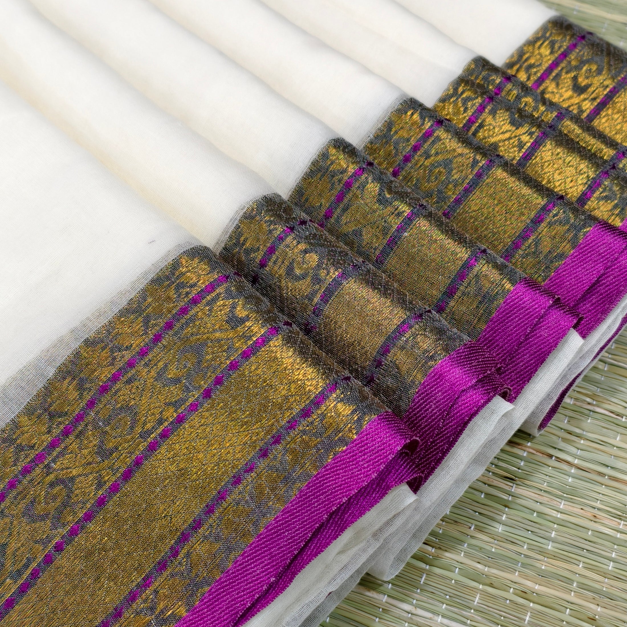 Mul cotton saree with Kanchi border