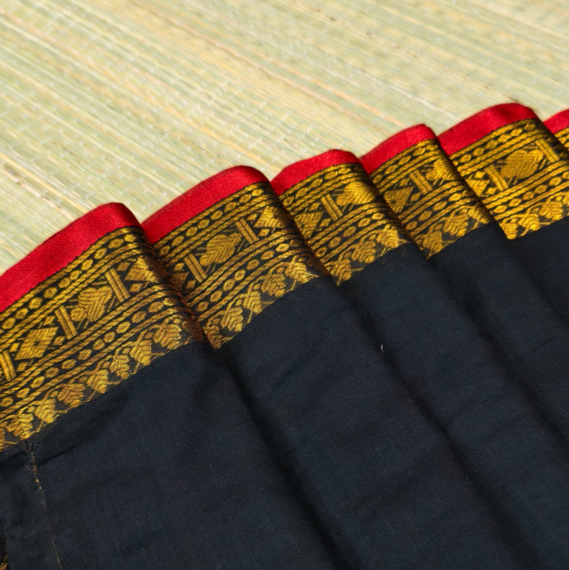 Mul cotton saree with Kanchi border