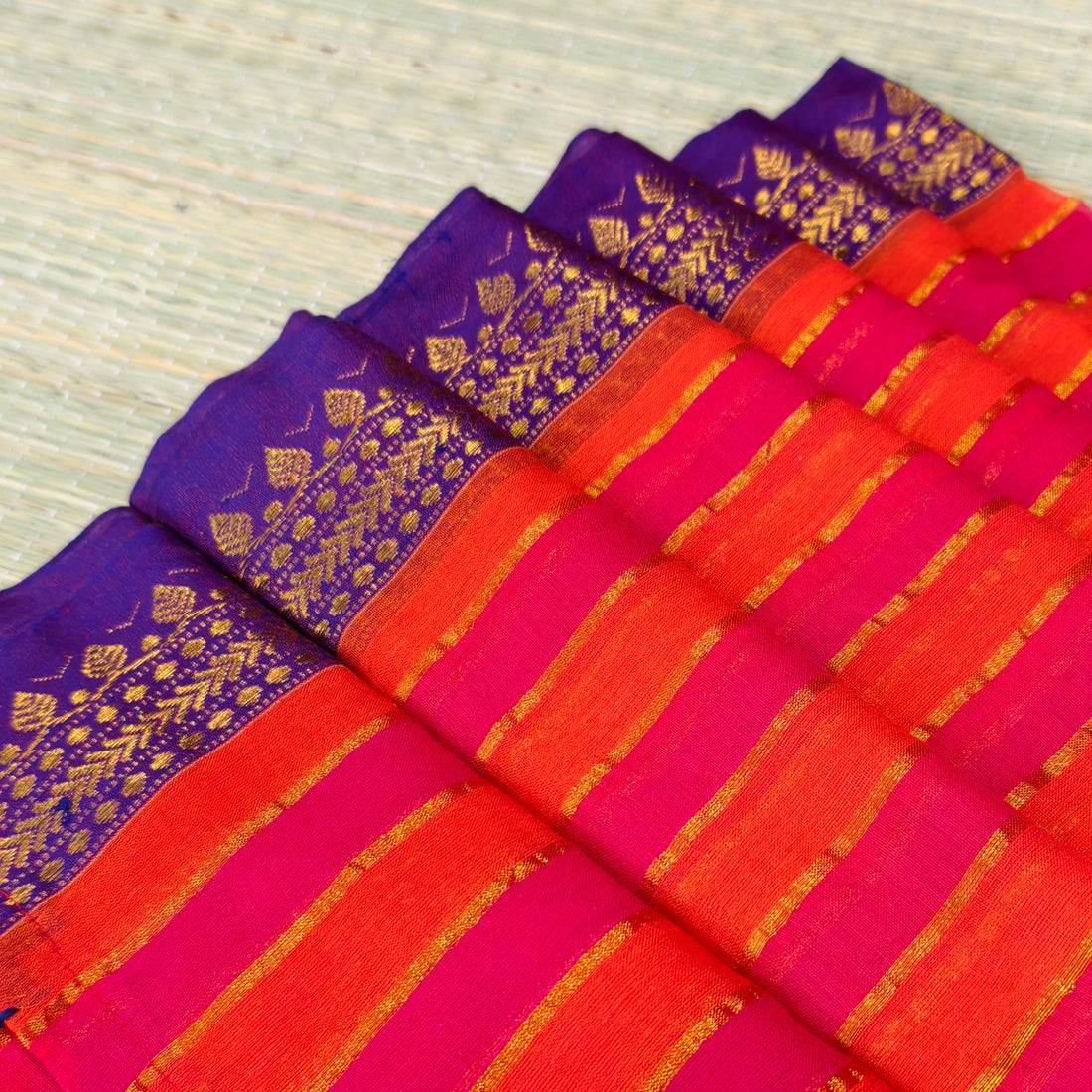 Mul cotton saree with dual colour striped kanchi border