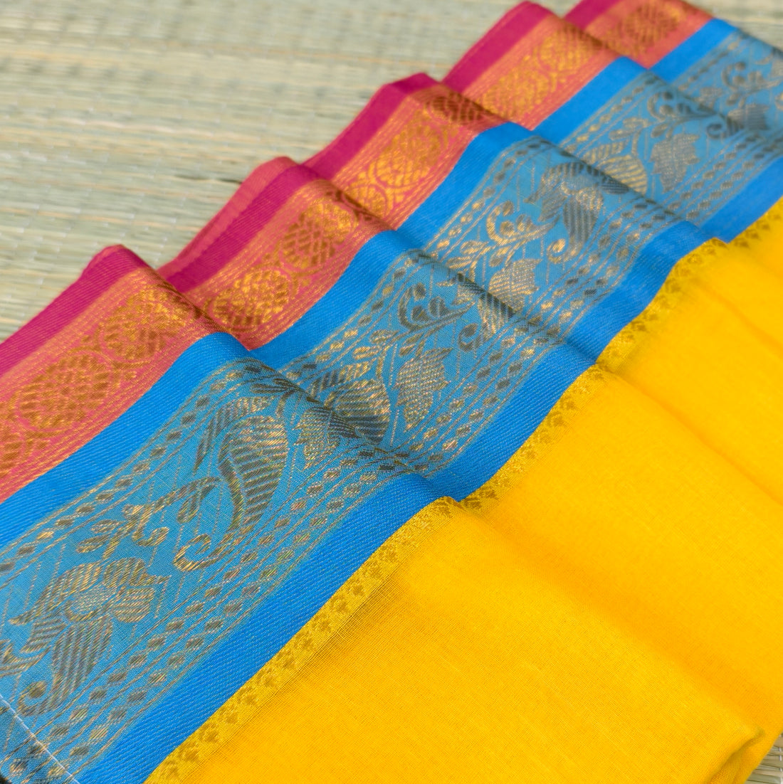 Mul cotton saree with kanchi gap border