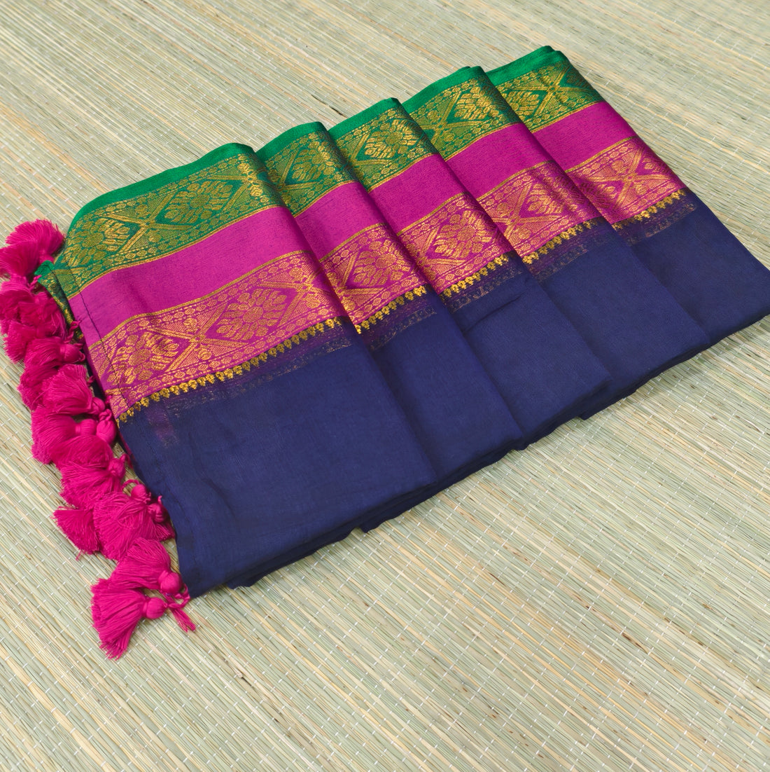 Mul cotton saree with kanchi gap border