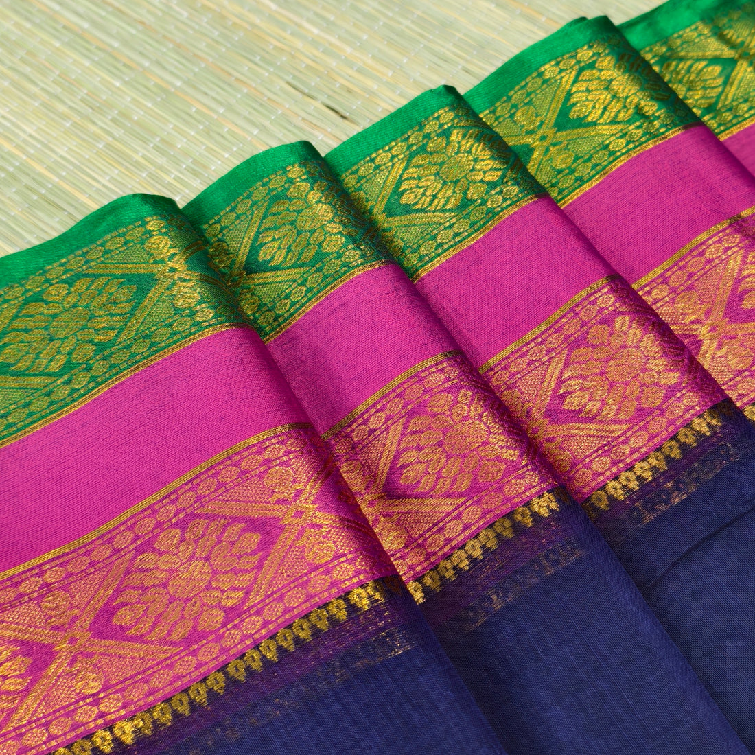 Mul cotton saree with kanchi gap border