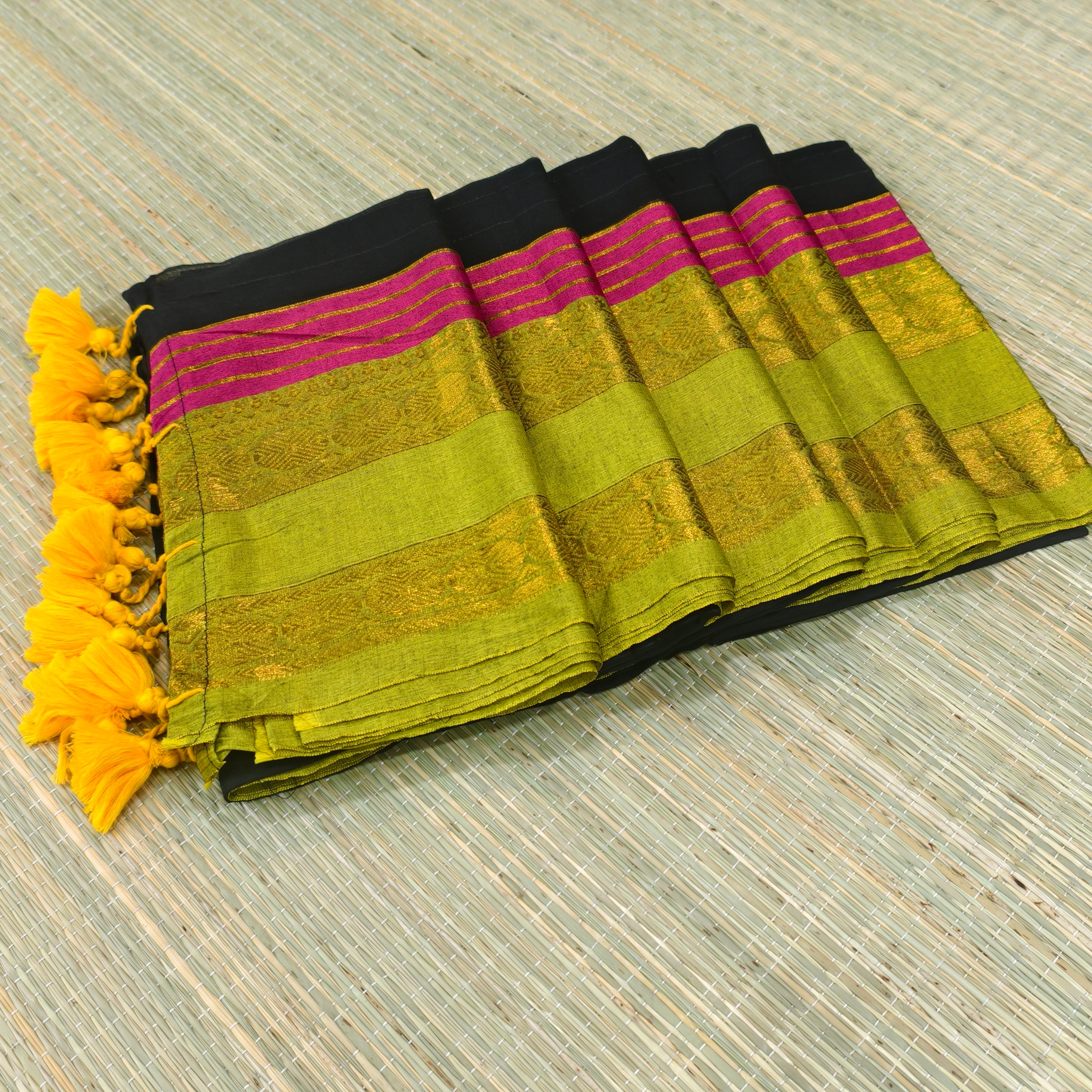 Mul cotton saree with kanchi border