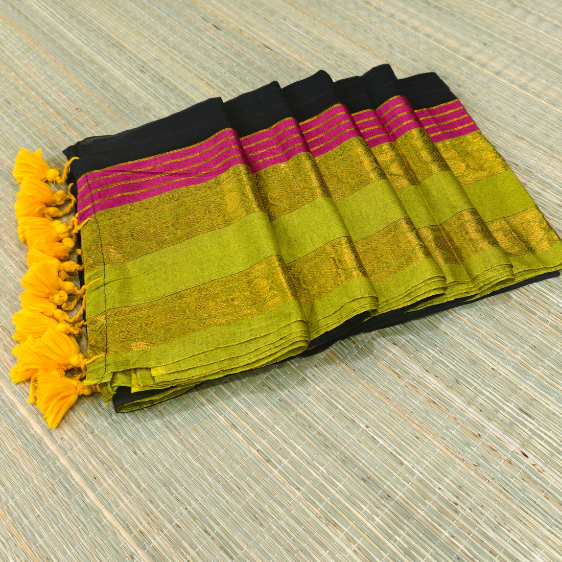 Mul cotton saree with kanchi border
