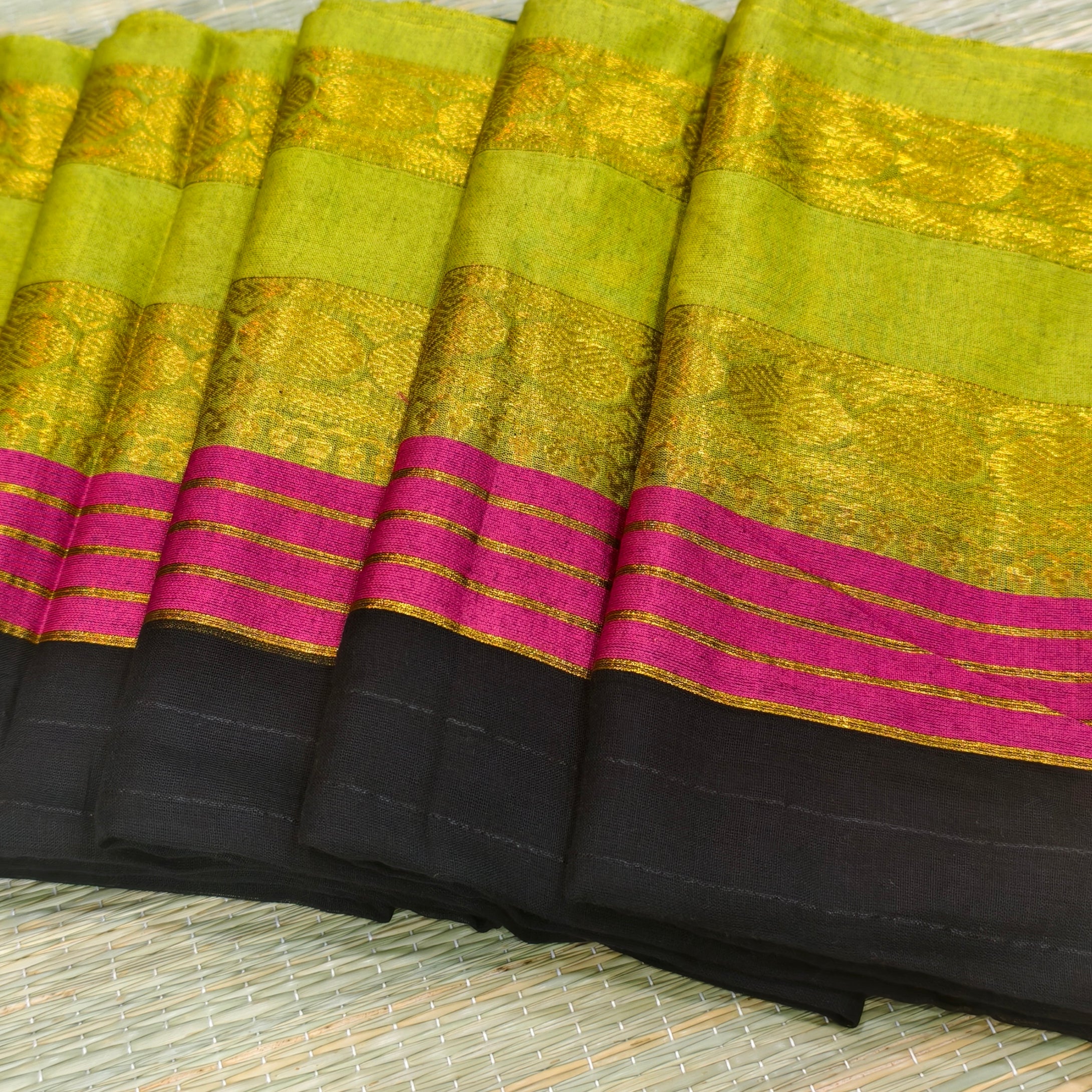 Mul cotton saree with kanchi border