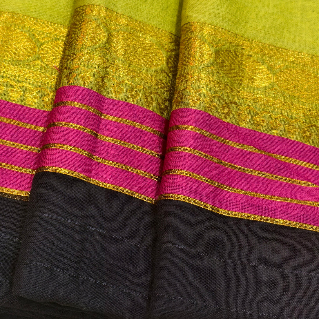 Mul cotton saree with kanchi border