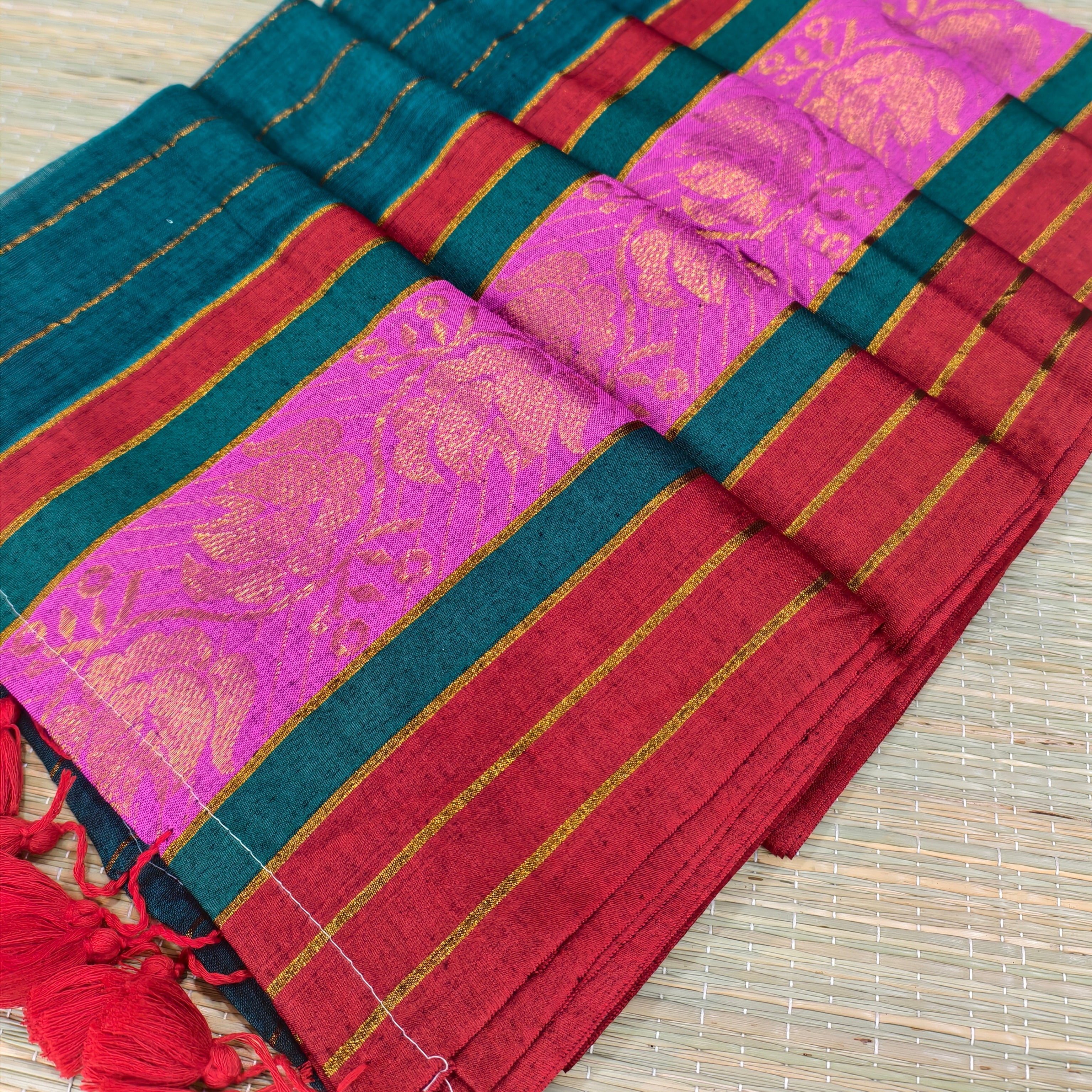 Mul cotton saree with kanchi border