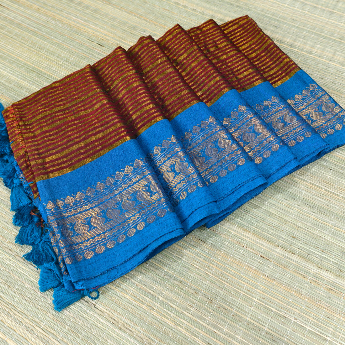 Mul cotton saree with all over zari stripes & kanchi border