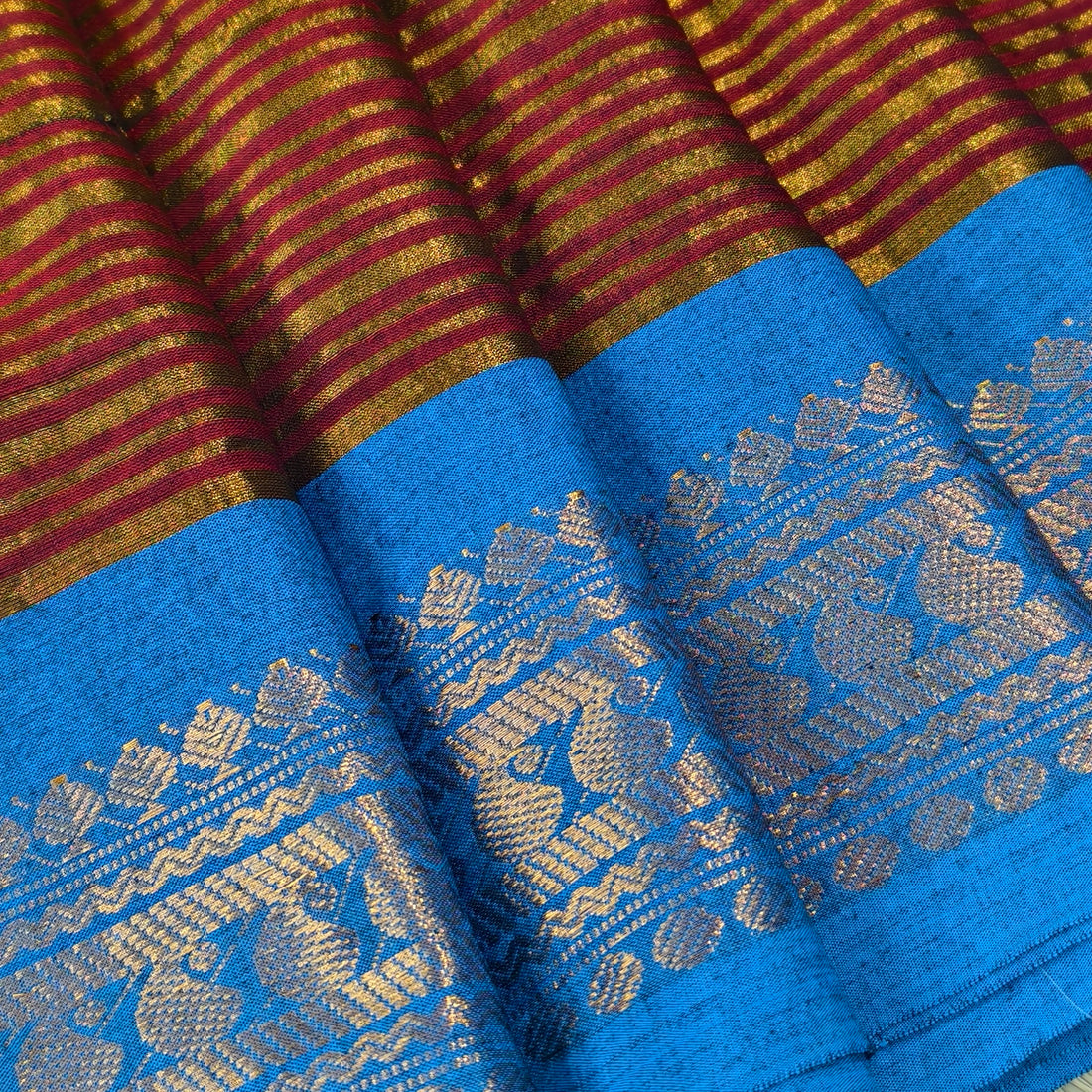 Mul cotton saree with all over zari stripes & kanchi border
