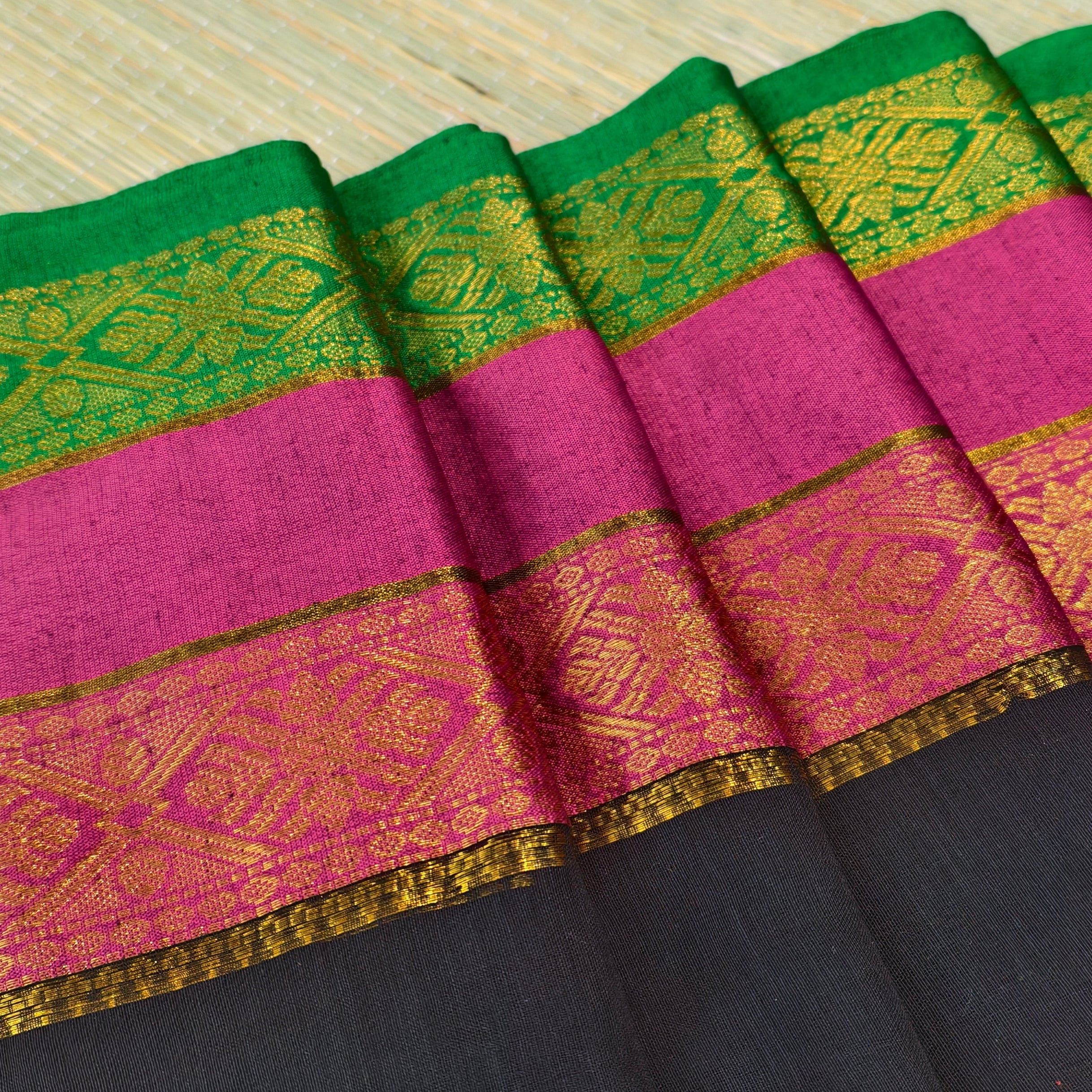Mul cotton saree with kanchi gap border