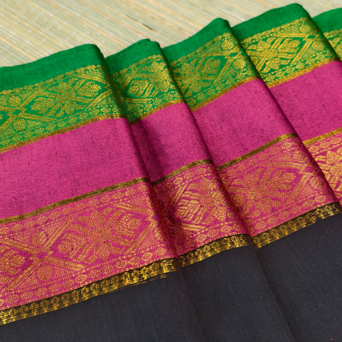 Mul cotton saree with kanchi gap border