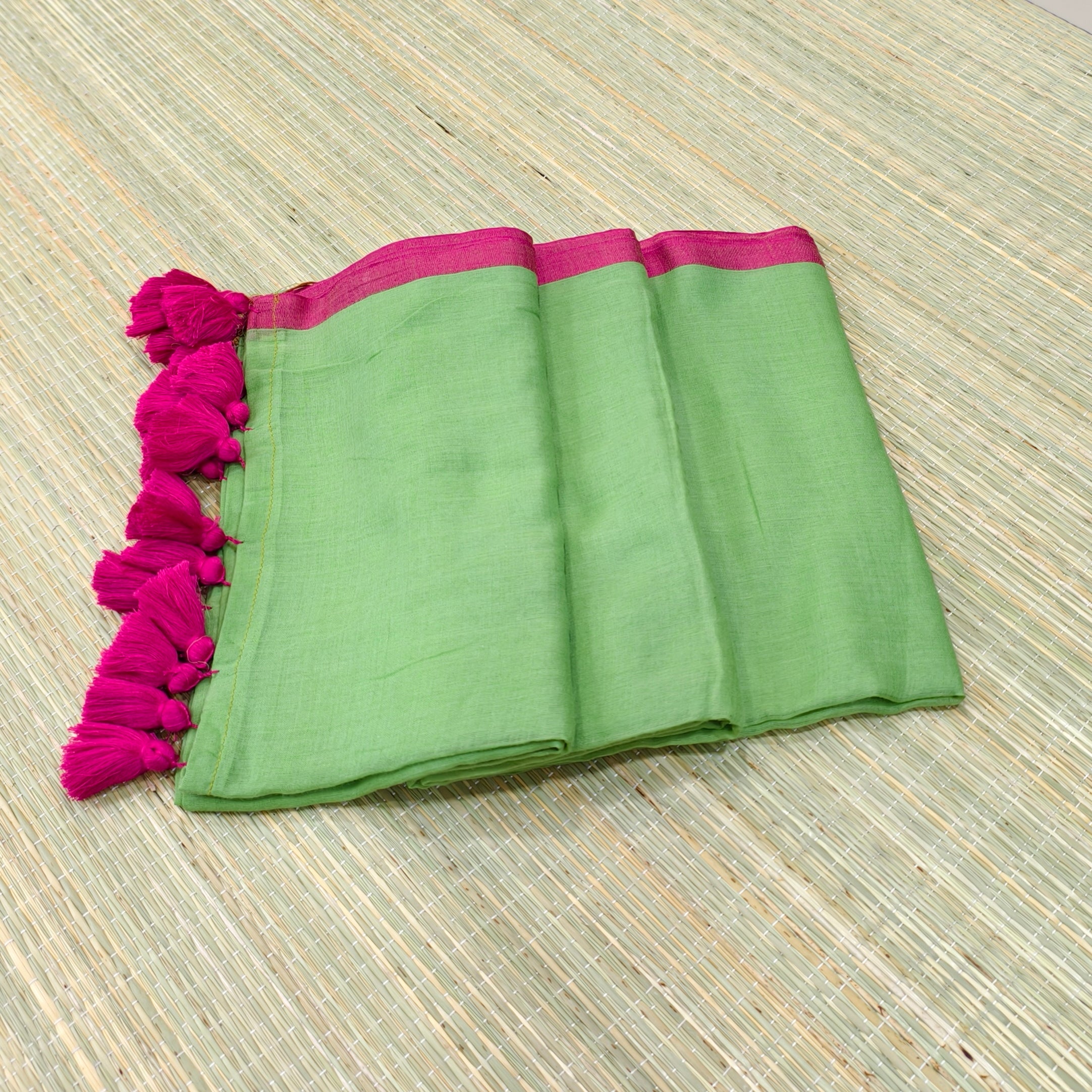 Mul plain saree with contrast border