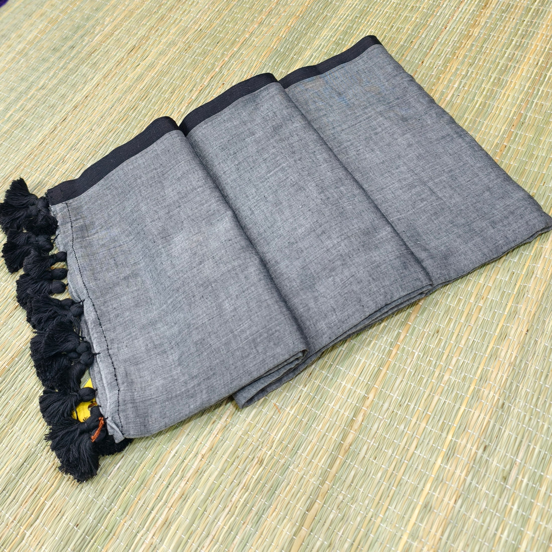 Mul plain saree with contrast border