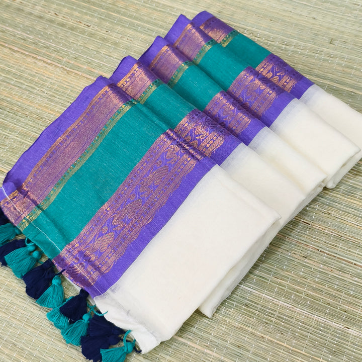Mul cotton saree with gap kanchi border