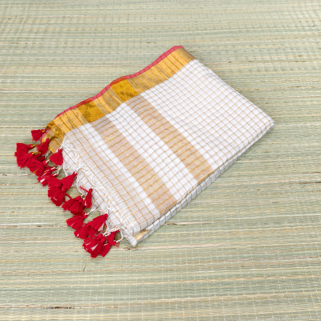 Premium mul zari checked saree