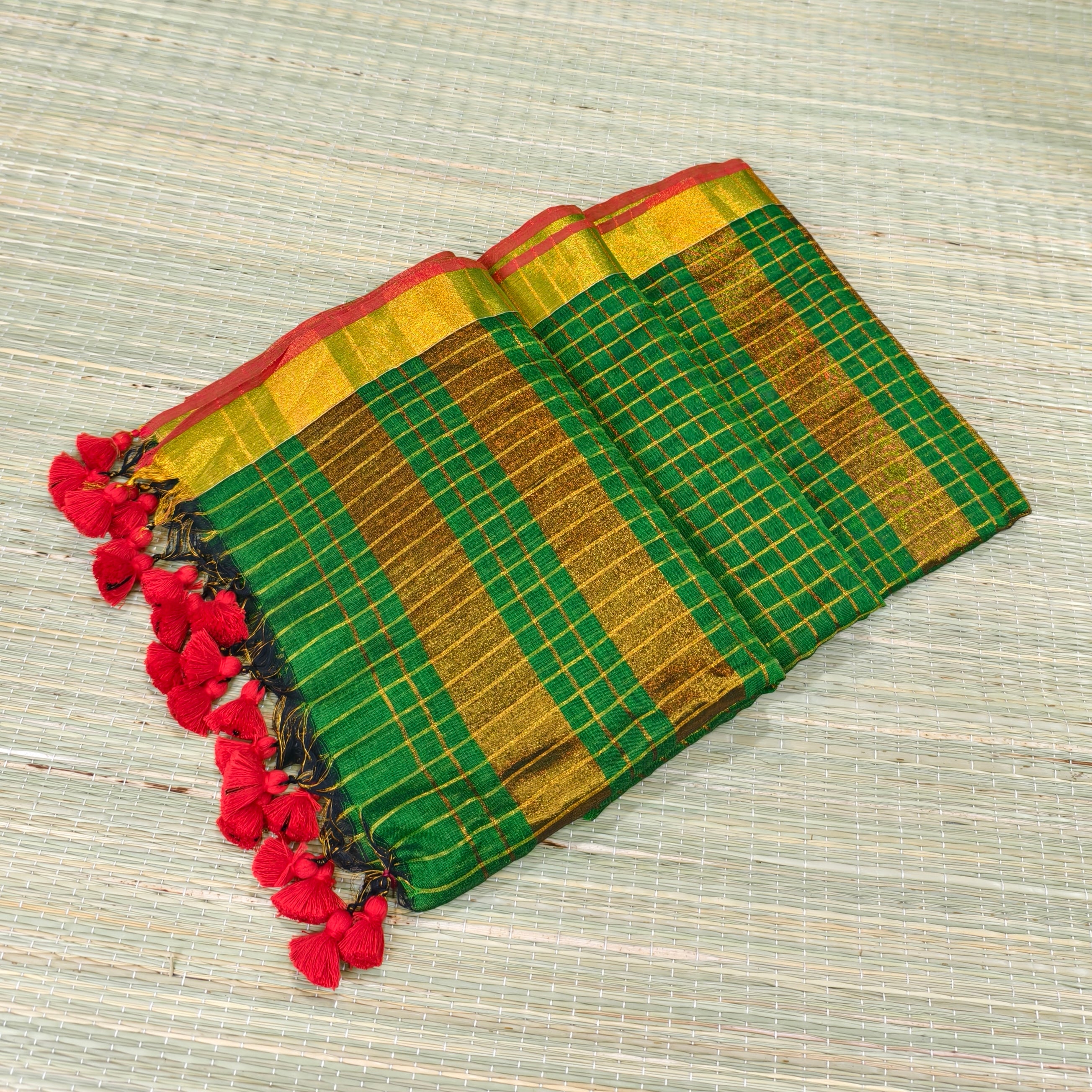 Premium mul zari checked saree