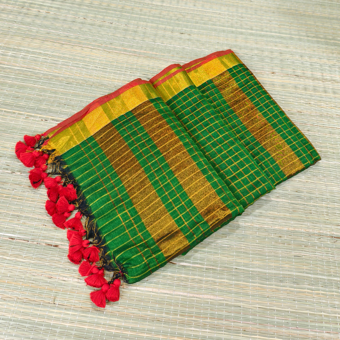 Premium mul zari checked saree