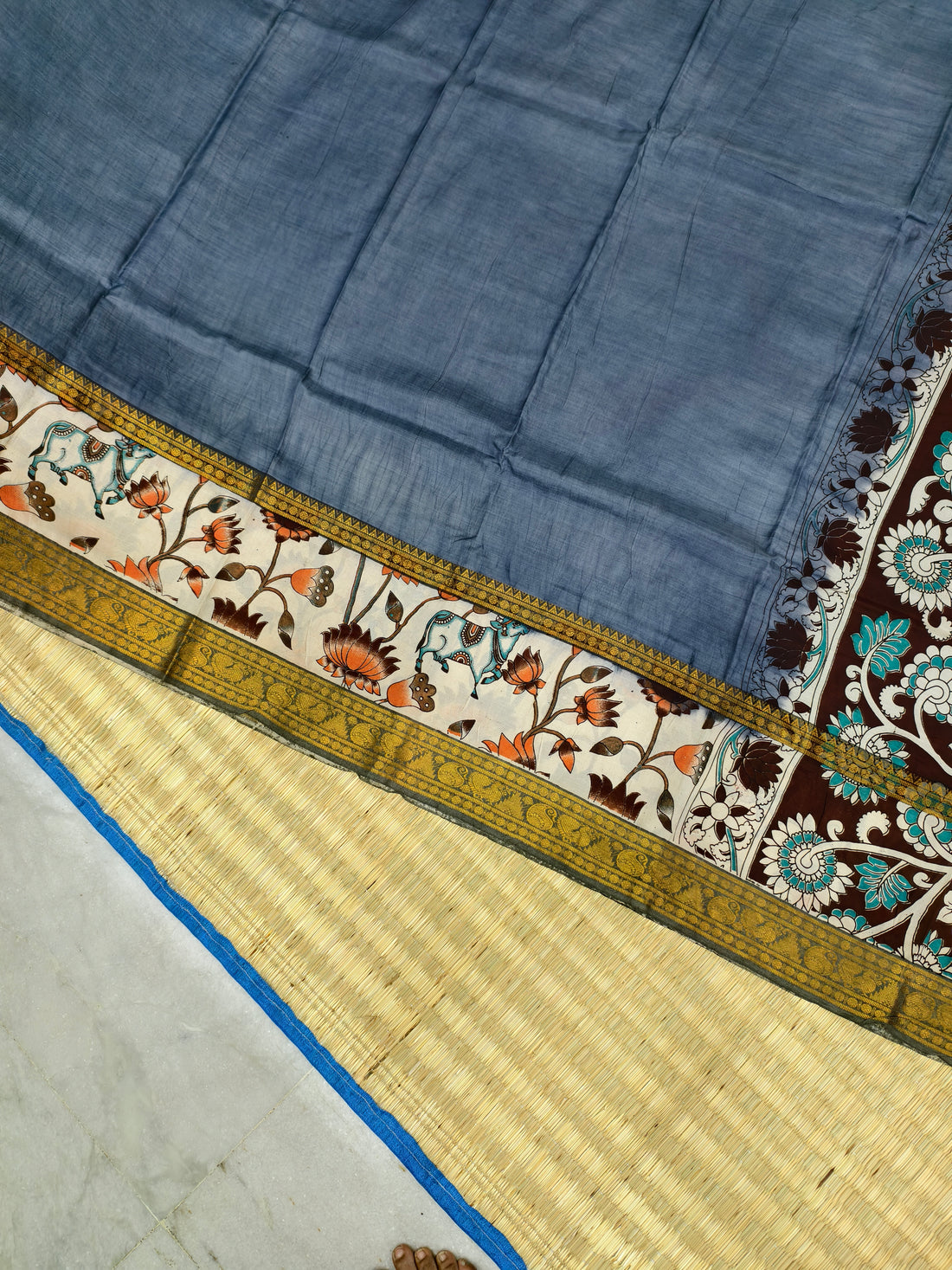 Plain Mangalagiri silk with kalamkari gap border