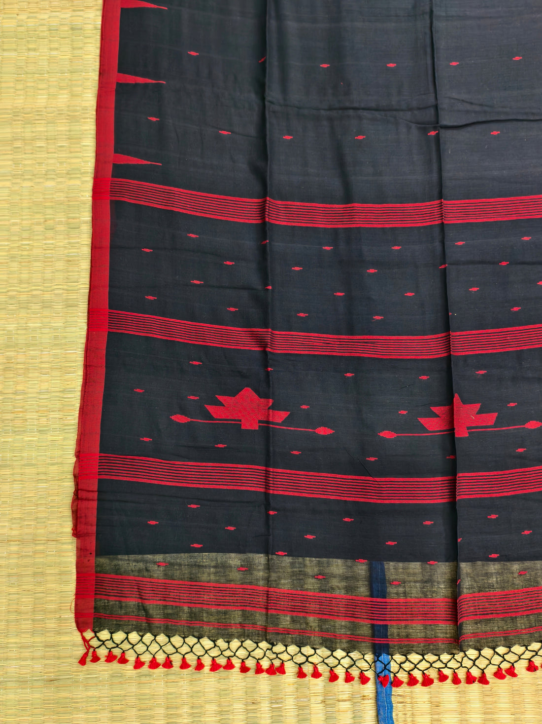 Premium mul jamdani saree