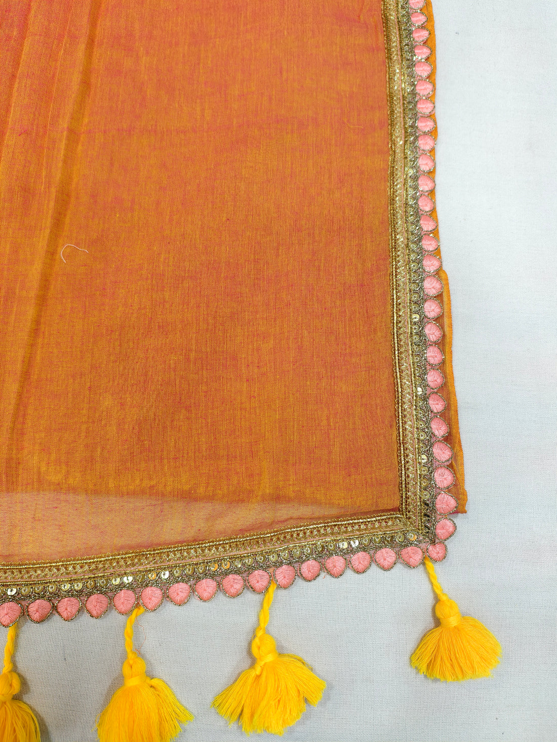 Plain Mul cotton saree with Lace