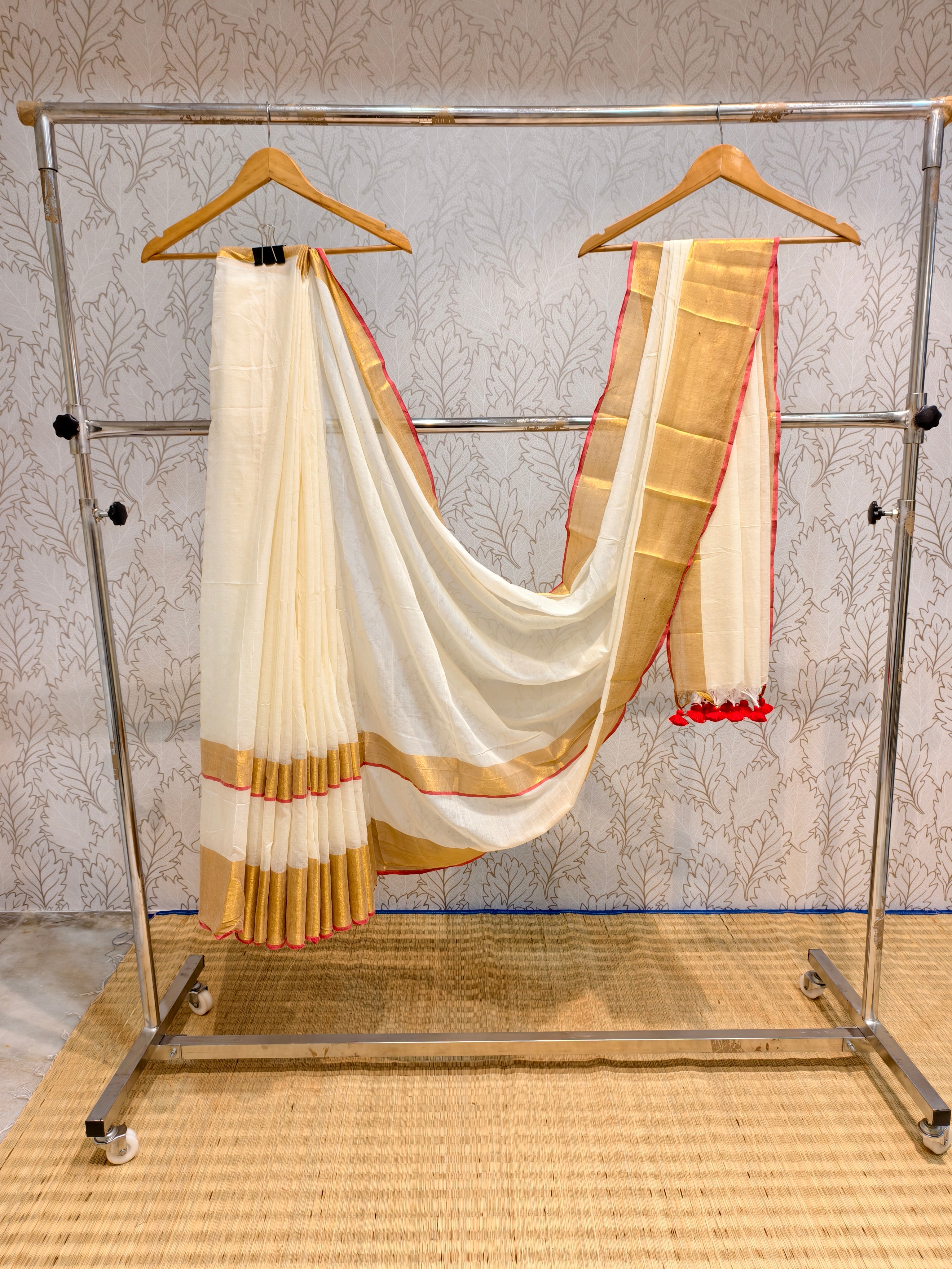 Premium mul cotton saree with zari border