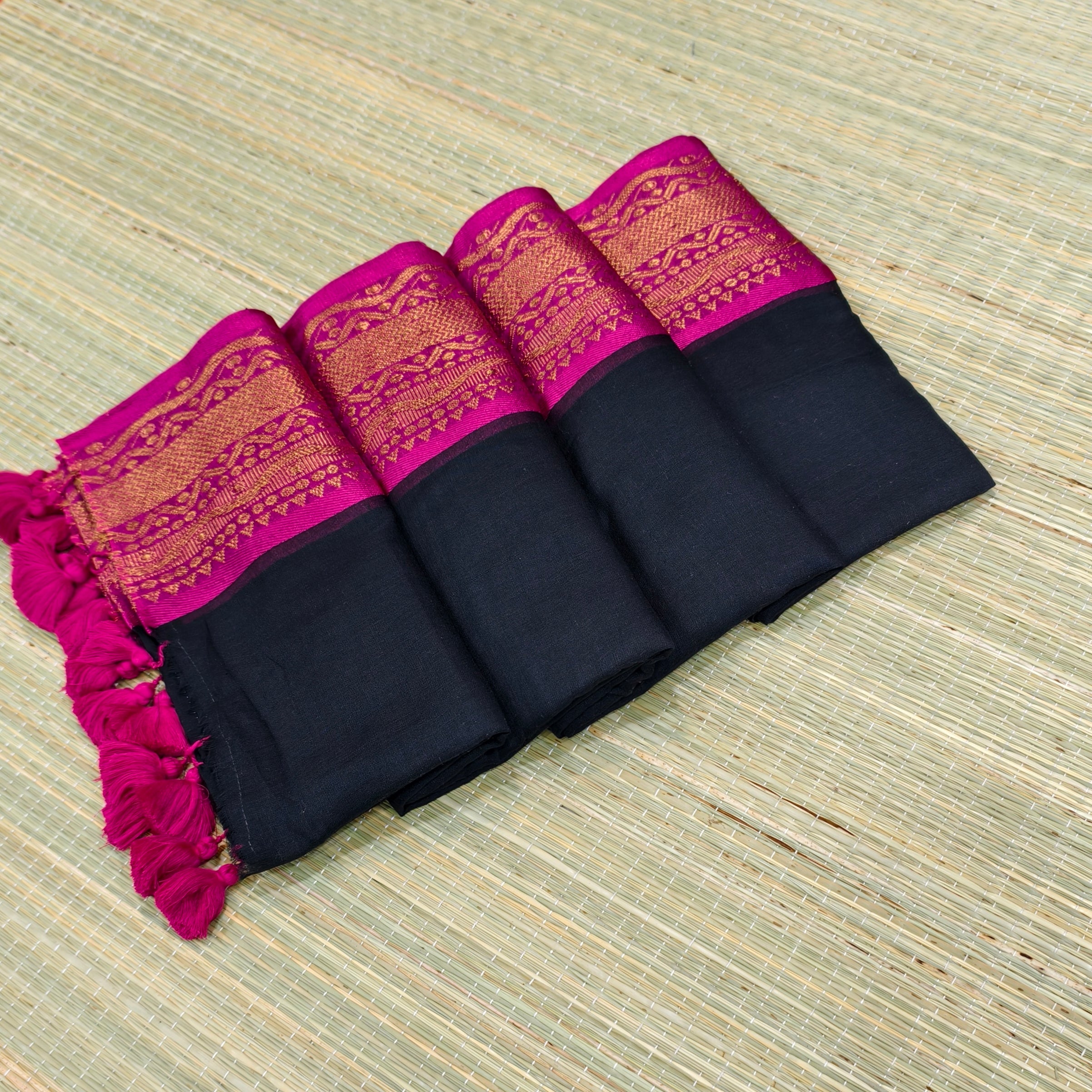 Premium mul cotton saree with kanchi border