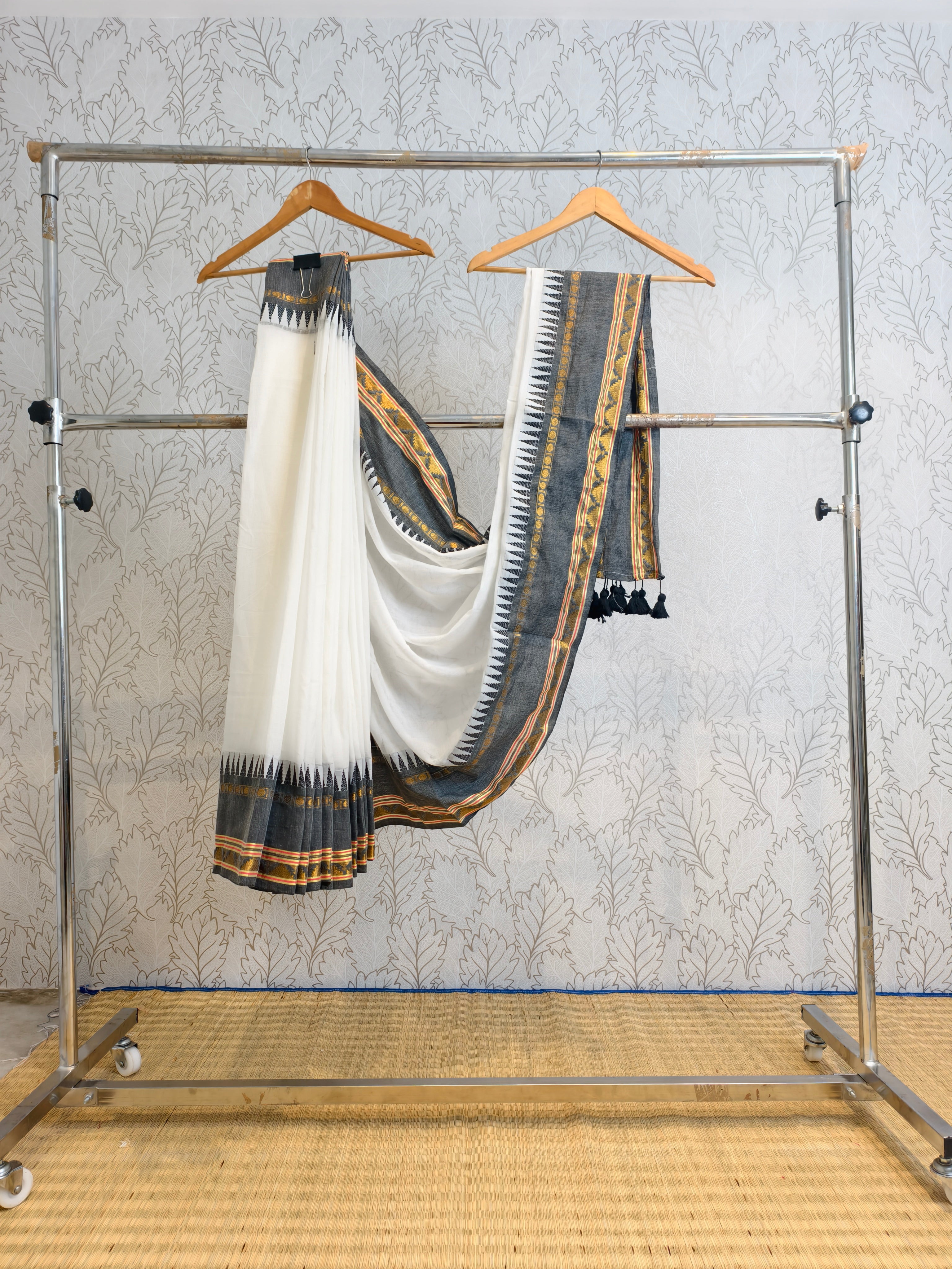 Mul cotton saree with black Kanchi border