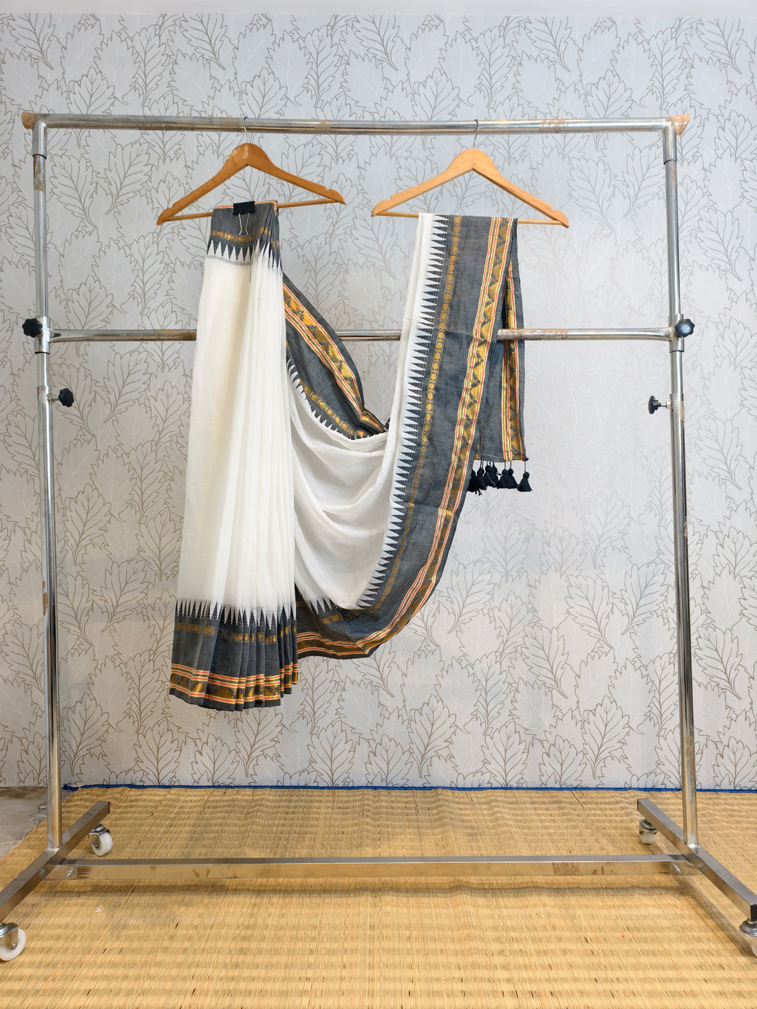 Mul cotton saree with black Kanchi border