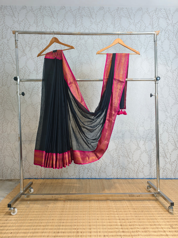 Premium mul cotton saree with kanchi border