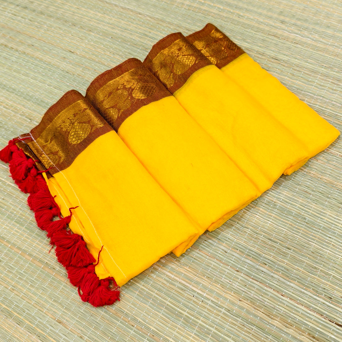 Premium mul cotton saree with kanchi border
