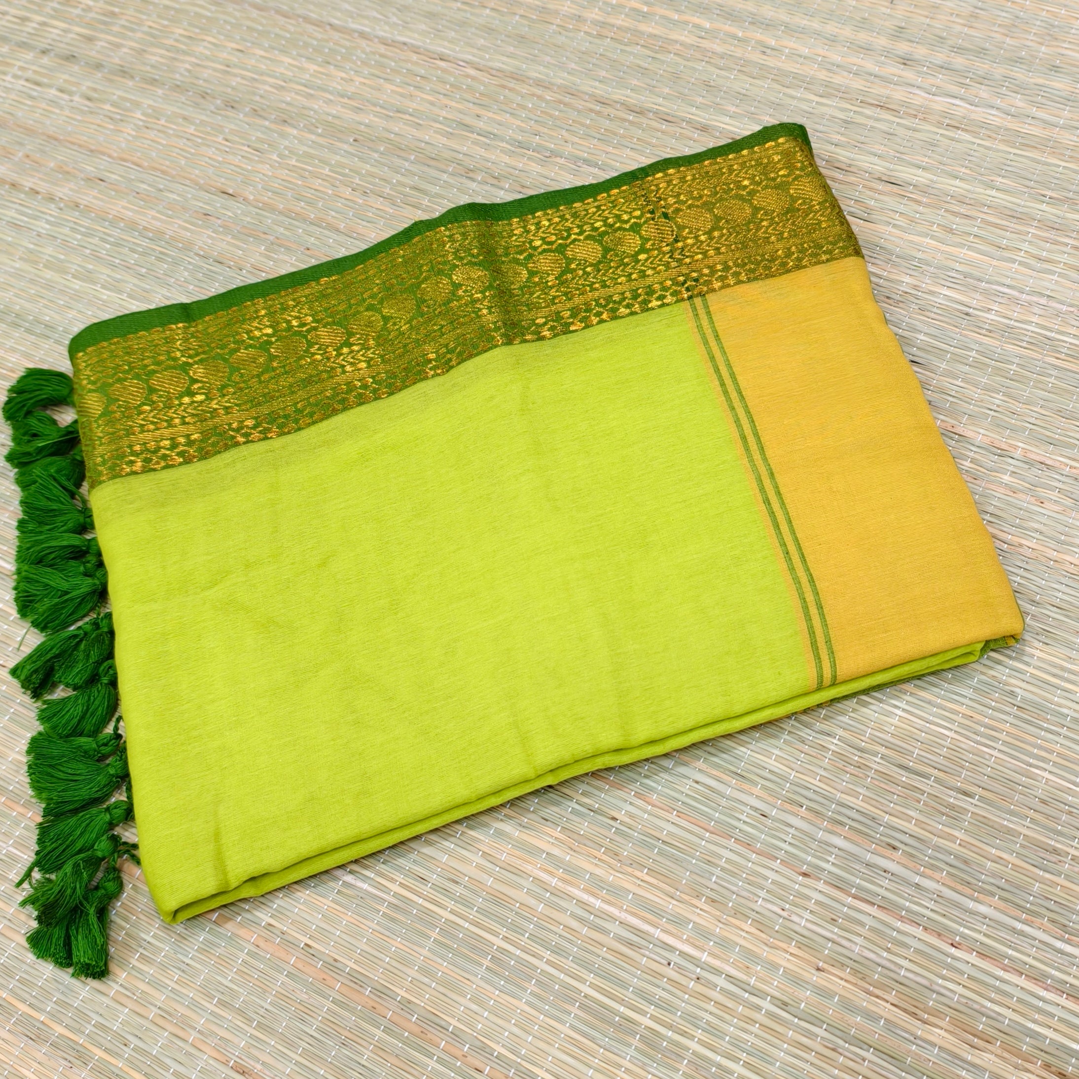 Premium mul cotton saree with kanchi border