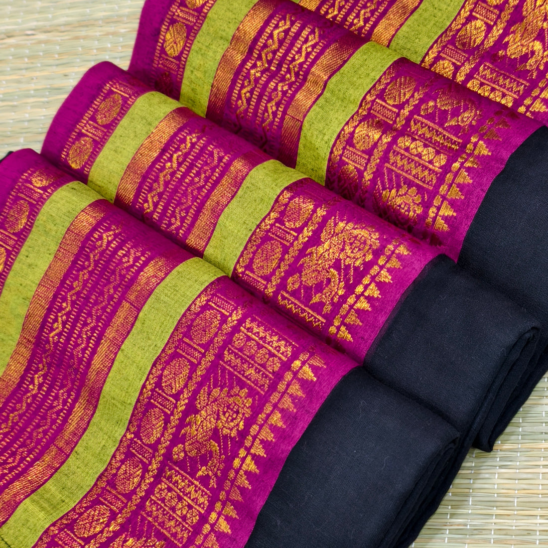 Premium mul cotton saree with kanchi border