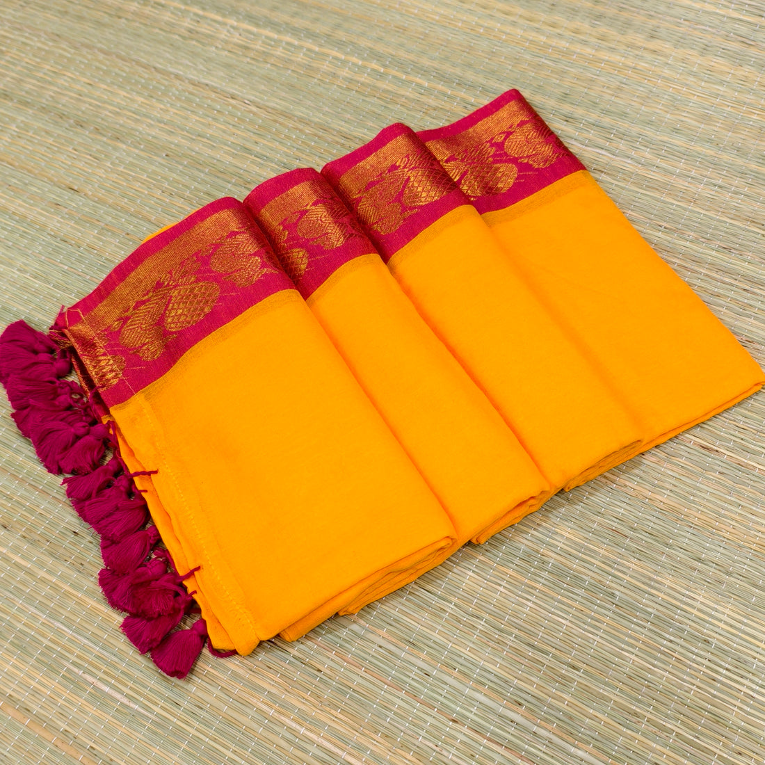 Premium mul cotton saree with kanchi border