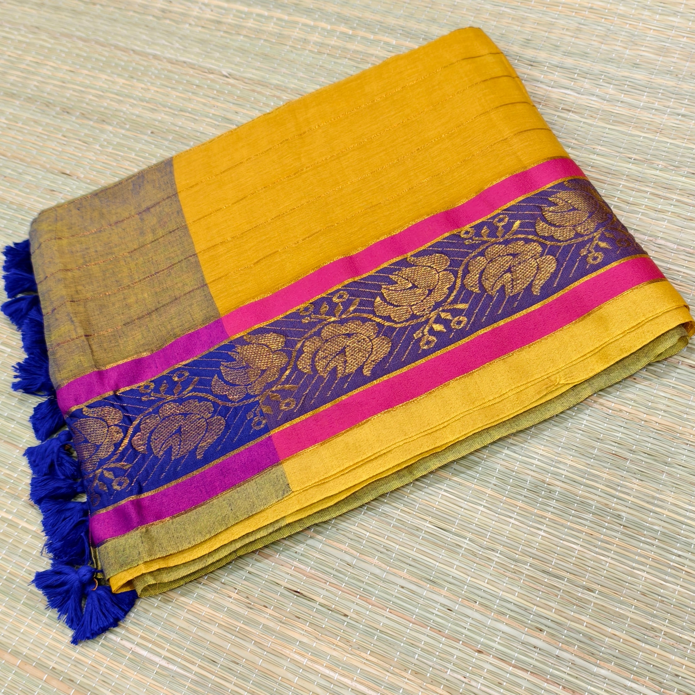 Premium mul cotton saree with kanchi border