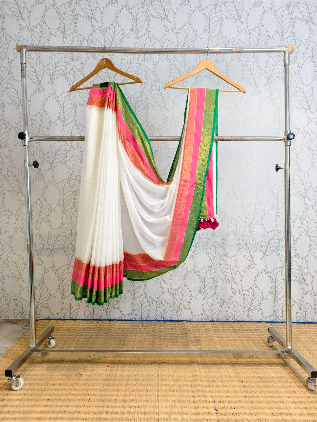 Mul cotton saree with kanchi gap border